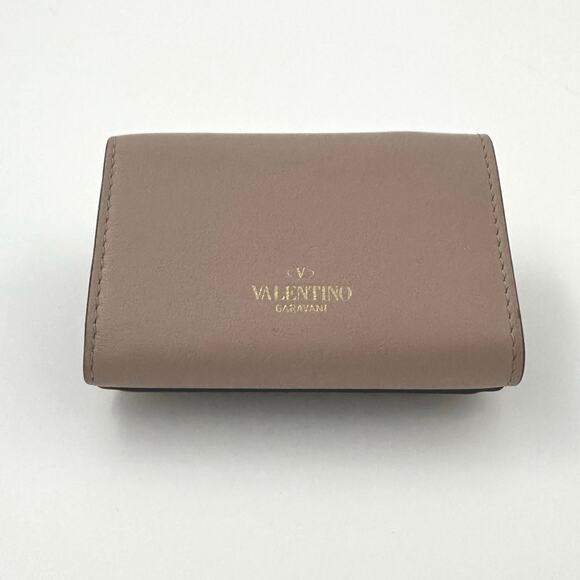 Valentino Garavani Rockstud Compact Wallet in Taupe Leather (Full Set) - Picture 3 of 4
